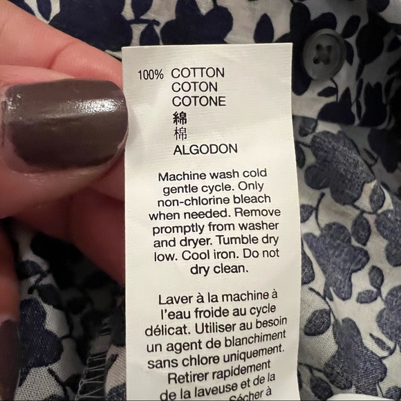 Cute Gap Button-Down Blouse - Picture 3 of 3